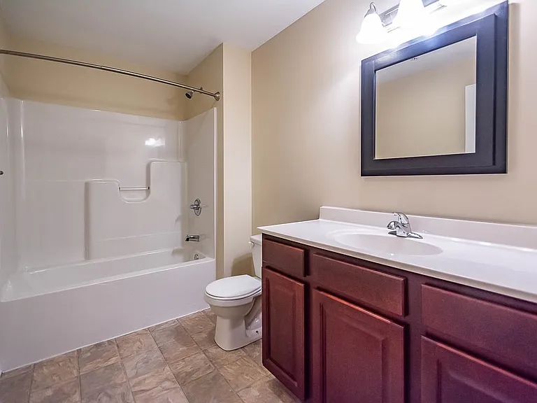 Tenth & College Horizons Apartments — Photo 54
