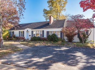 2348 S McKnight Rd, Saint Louis, MO 63124