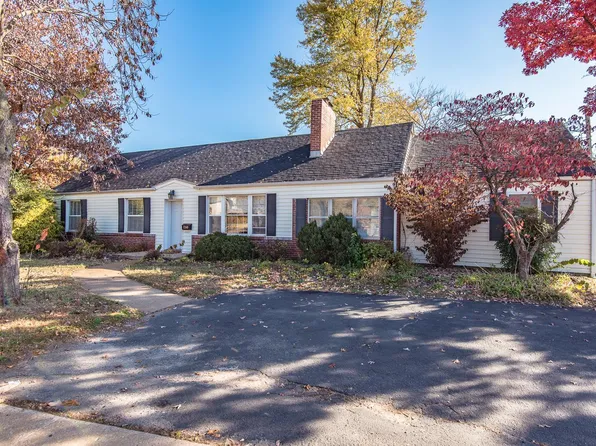 2348 S McKnight Rd, Saint Louis, MO 63124