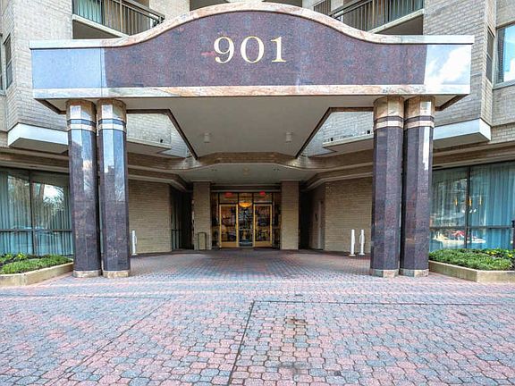 3rd image of 901 N Monroe St APT 1109