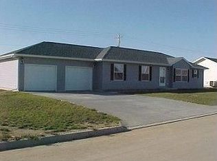 1307 Country Club Dr, Tama, IA 52339