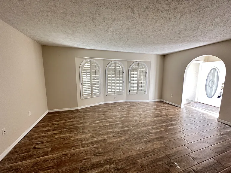 5953 NE 62nd Court Rd — Photo 5
