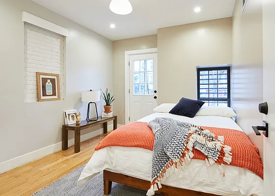 Rented by Venn NY Inc | media 24