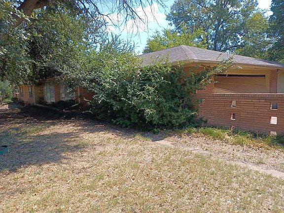 4th image of 2615 Amherst Dr