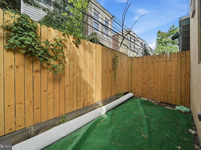 2062 E Stella St — Photo 9