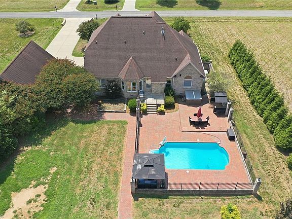 4th image of 3271 Alex Faye Dr