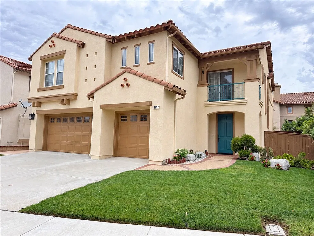 4 bed, 2.5 bath, 2400 sqft, $6,000 — Photo 2