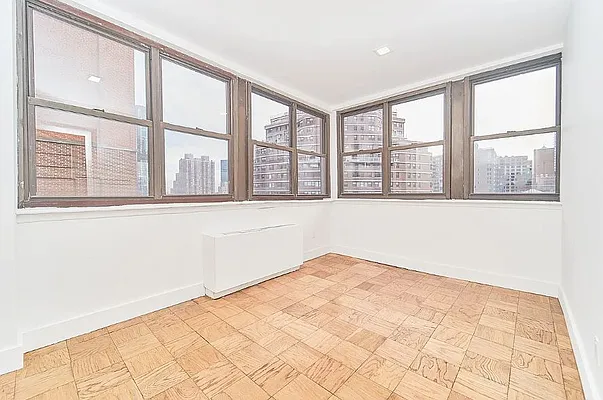 Rented by Mossanen Group | media 31