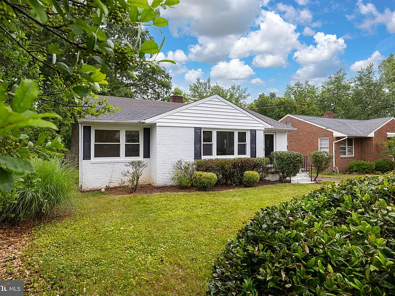 1312 Stafford Ave — Photo 8