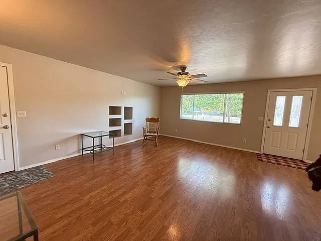 914 Jovian Dr — Photo 2