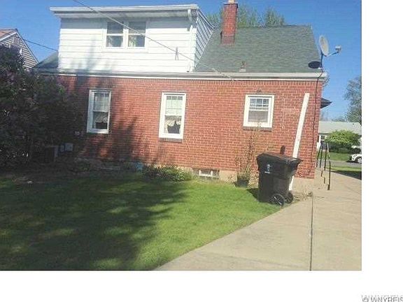 2nd image of 256 Wellington Ave