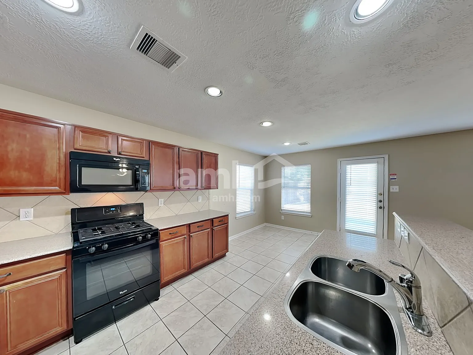 5 bed, 2.5 bath, 2497 sqft, $2,395 — Photo 4