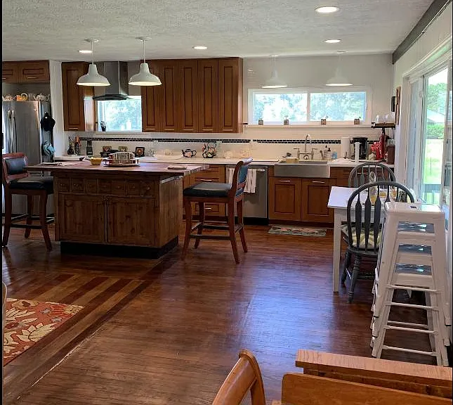 Fully stocked kitchen. All you need is groceries.
