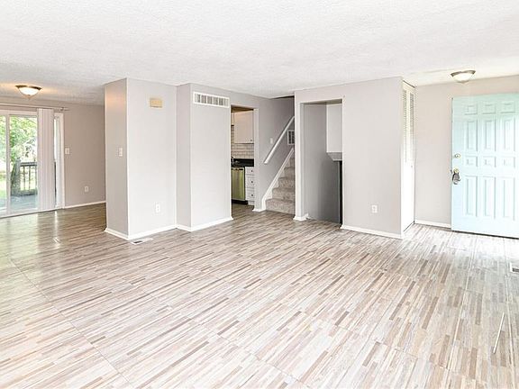 3rd image of 11334 Mutz Cir