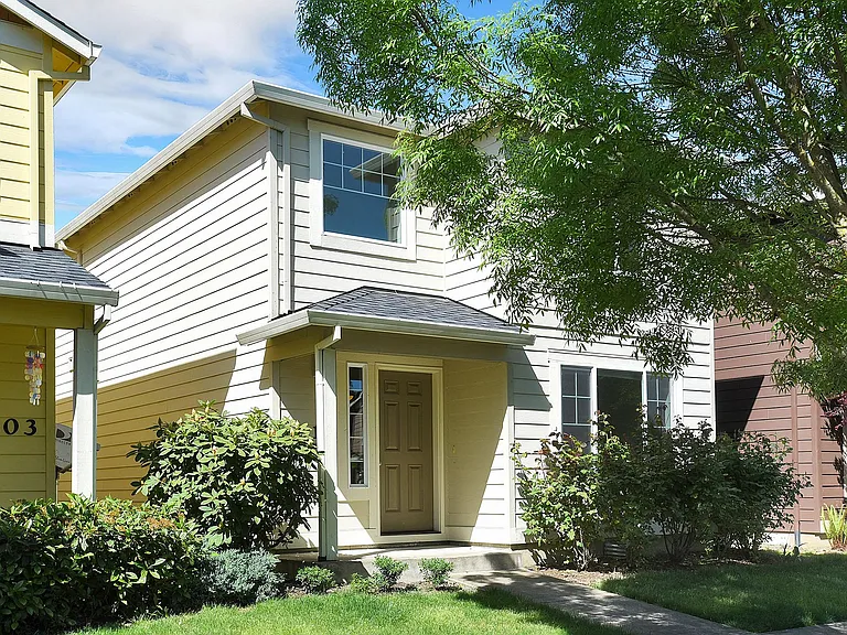 2215 Sam Parrett Dr — Photo 2