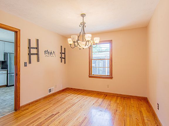 5th image of 2470 Cherrywood Ln SW