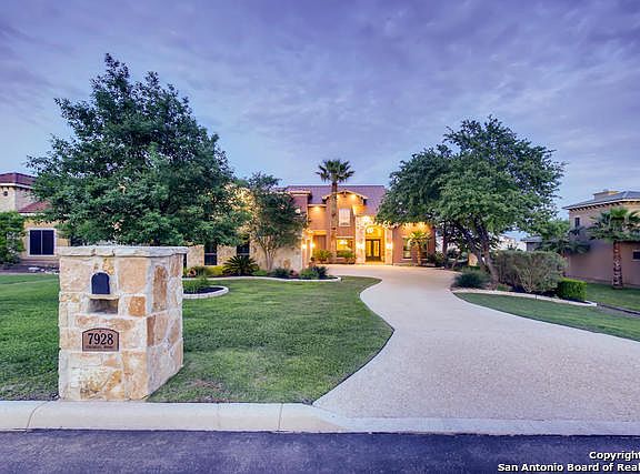 2nd image of 7928 Colonial Woods