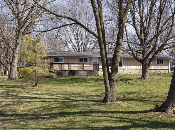 N8365 Parkview Drive, Ixonia, WI 53036