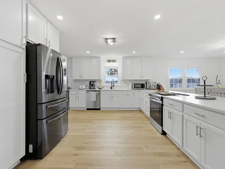 128 Convention Dr — Photo 10