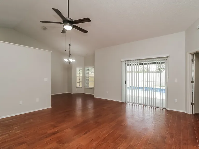 348 Ashton Woods Ln — Photo 3