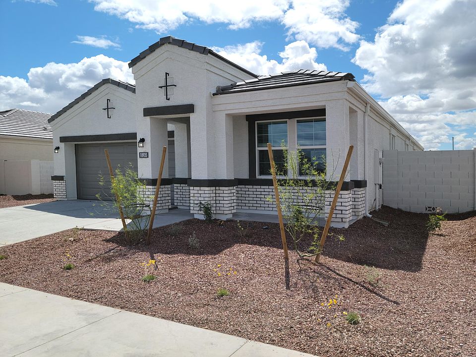 Front of 18935 W Woodlands Ave