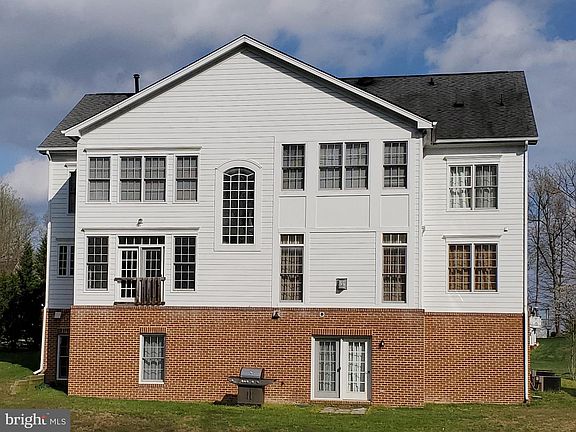 4th image of 4761 Charter Ct