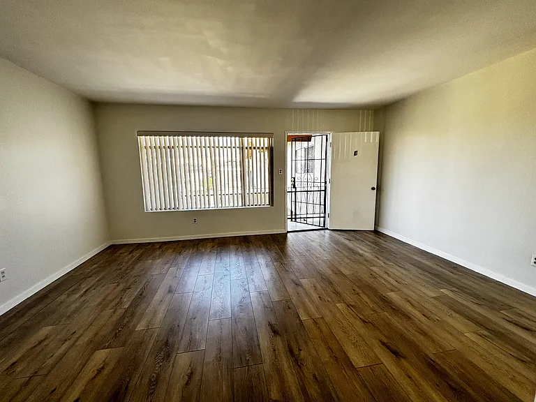 524 N 21st St E — Photo 3