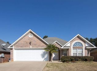 1603 Valley Brook Ln, Longview, TX 75605