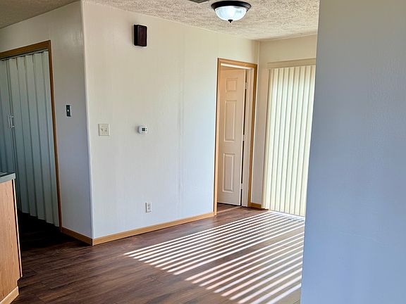 4th image of 2721 W Capital Ave
