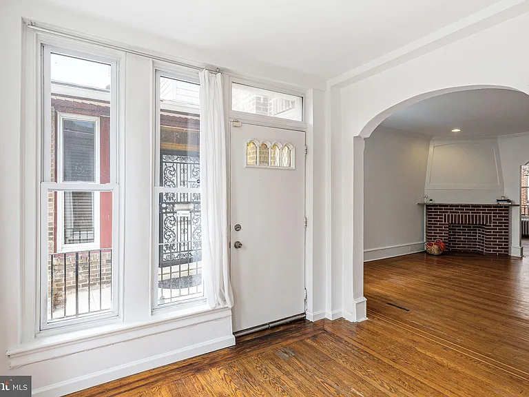 5361 Morse St — Photo 4