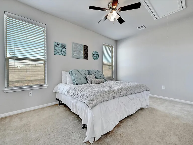 912 Sleepy Dell Ln — Photo 21