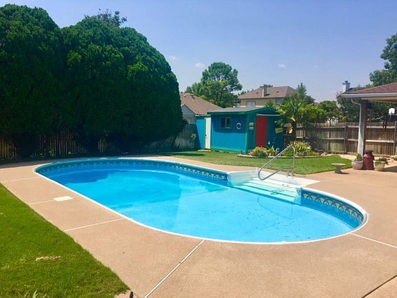 2nd image of 214 E Embercrest Dr