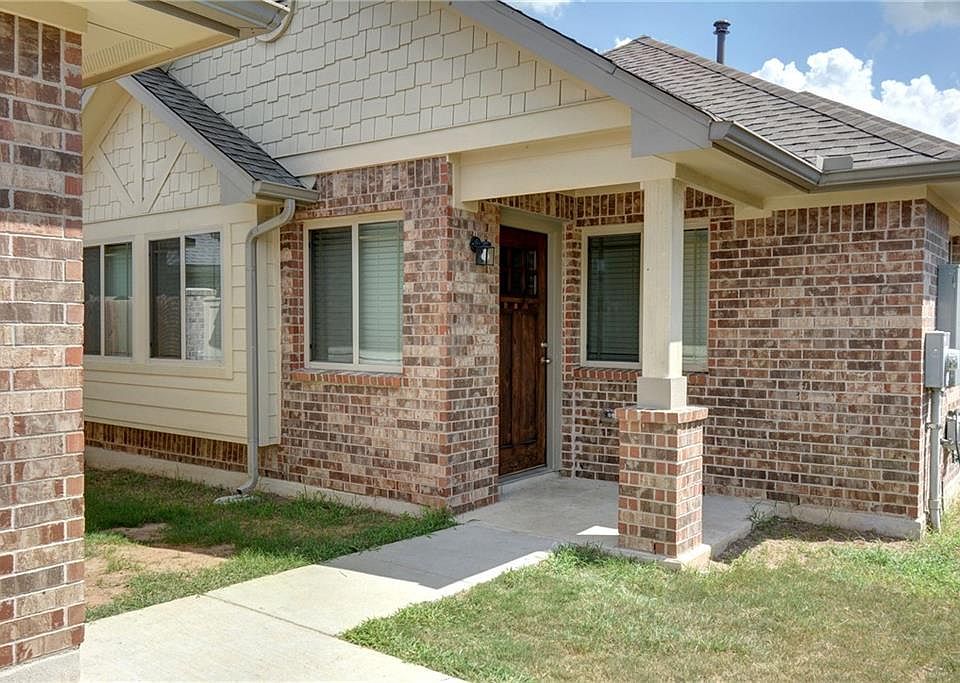 1st image of 114 Trailstone Dr