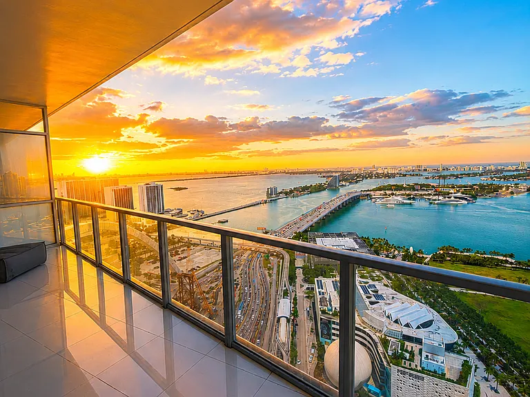 1100 Biscayne Blvd #4001 — Photo 1