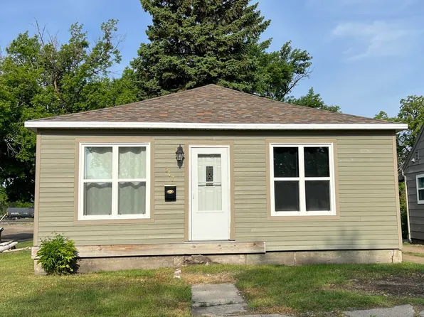 947 Cooper Ave, Grafton, ND 58237