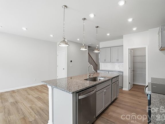 5th image of 632 Cassidy Ct