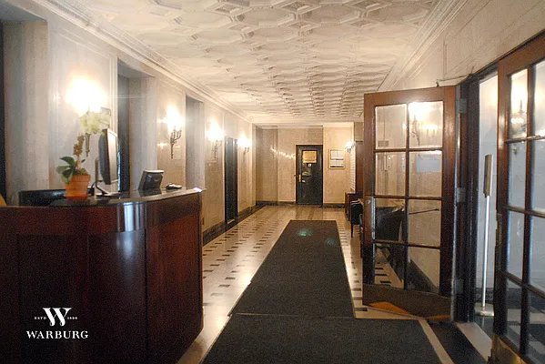 Sold by Warburg | media 8