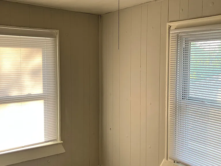 936 N Riley Ave — Photo 19