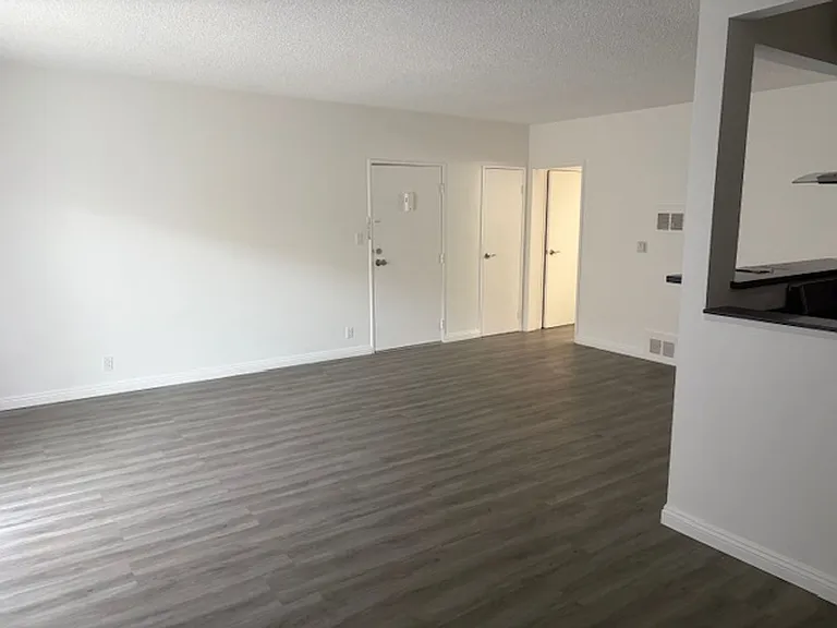 1341 N Poinsettia Pl — Photo 4