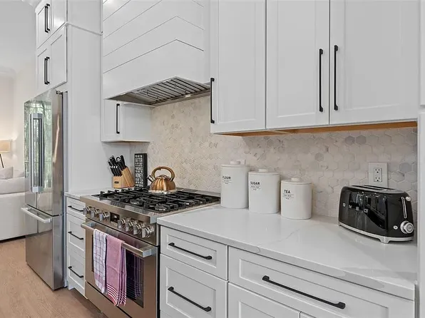 48 N Park Ave, Winter Garden, FL 34787