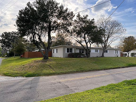 Corner lot front view 