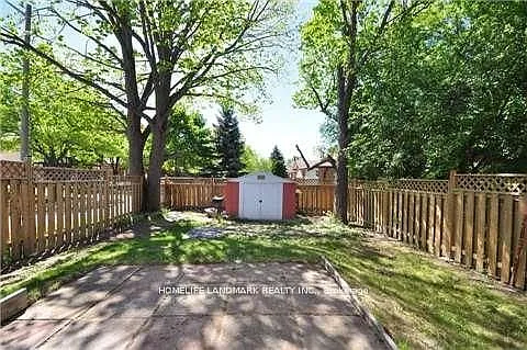 84 Harrington Cres #MIDDLE — Photo 8