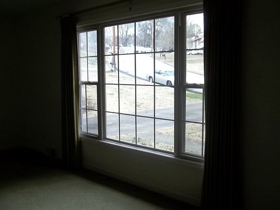 3rd image of 123 Watlington Ct