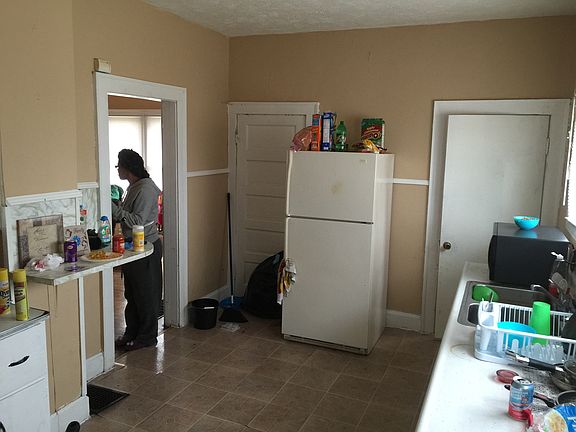 5th image of 2268 N Parker Ave