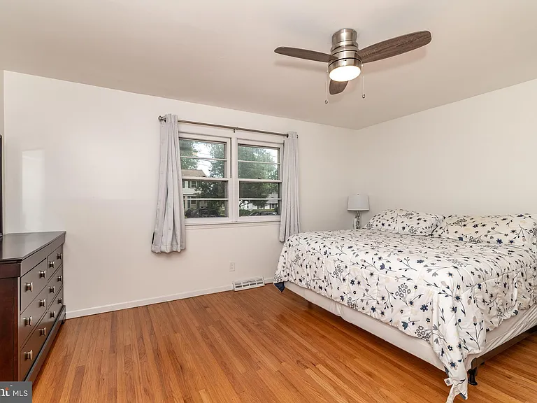 1744 Lark Ln — Photo 16