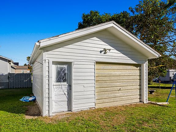 2nd image of 807 Dale Ave
