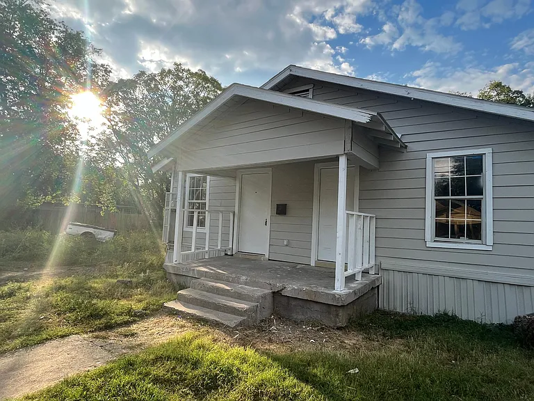 2229 Dathe St — Photo 22