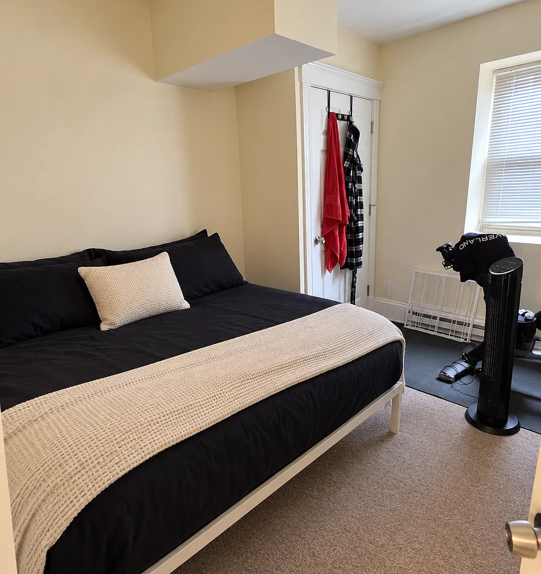 3 bed, 1000 sqft, $3,500 — Photo 2