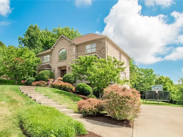 402 Honey Locust Dr, Cranberry Township, PA 16066