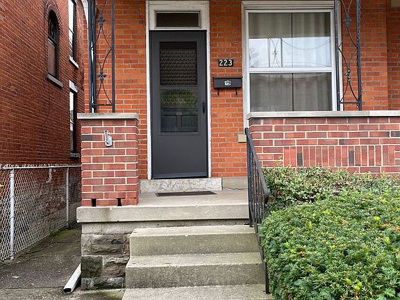 5th image of 221-223 E Whittier St